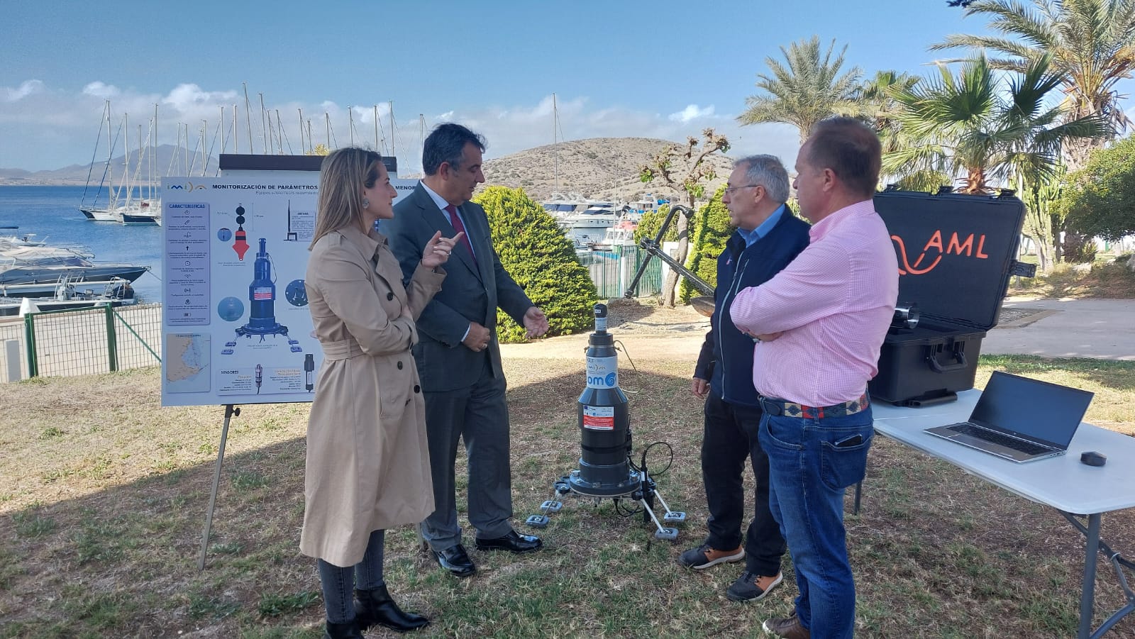 Finaliza la colocación de ocho boyas oceanográficas en el Mar Menor para recoger y analizar los datos en el gemelo digital